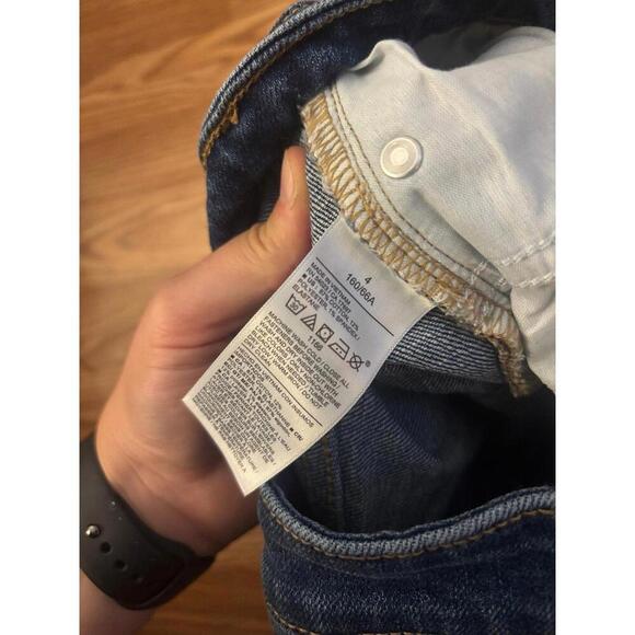 Old Navy High Rise OG Straight Jean Shorts Size 4 - Picture 3 of 7